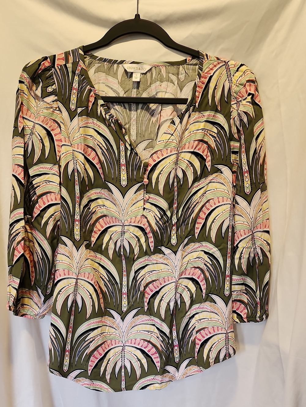 crown & ivy Olive Palm-Print V-Neck Tunic Blouse with Pink Accents